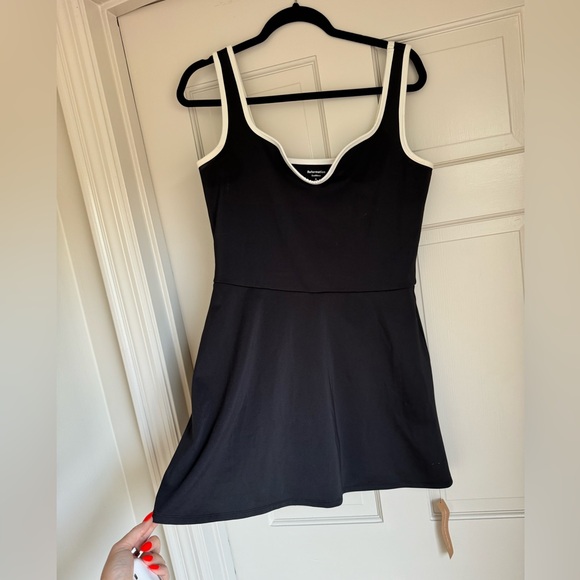 NWT REFORMATION ACTIVE TENNIS DRESS W SHORTS BLACK WHITE SIZE XL - Picture 9 of 9